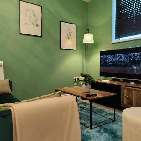 City Centered 2 Bed Serviced Apartment- Sherpa Homes Swindon Eksteriør billede